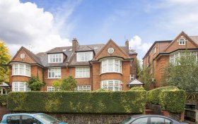 Bracknell Gardens Hampstead NW3 7ED