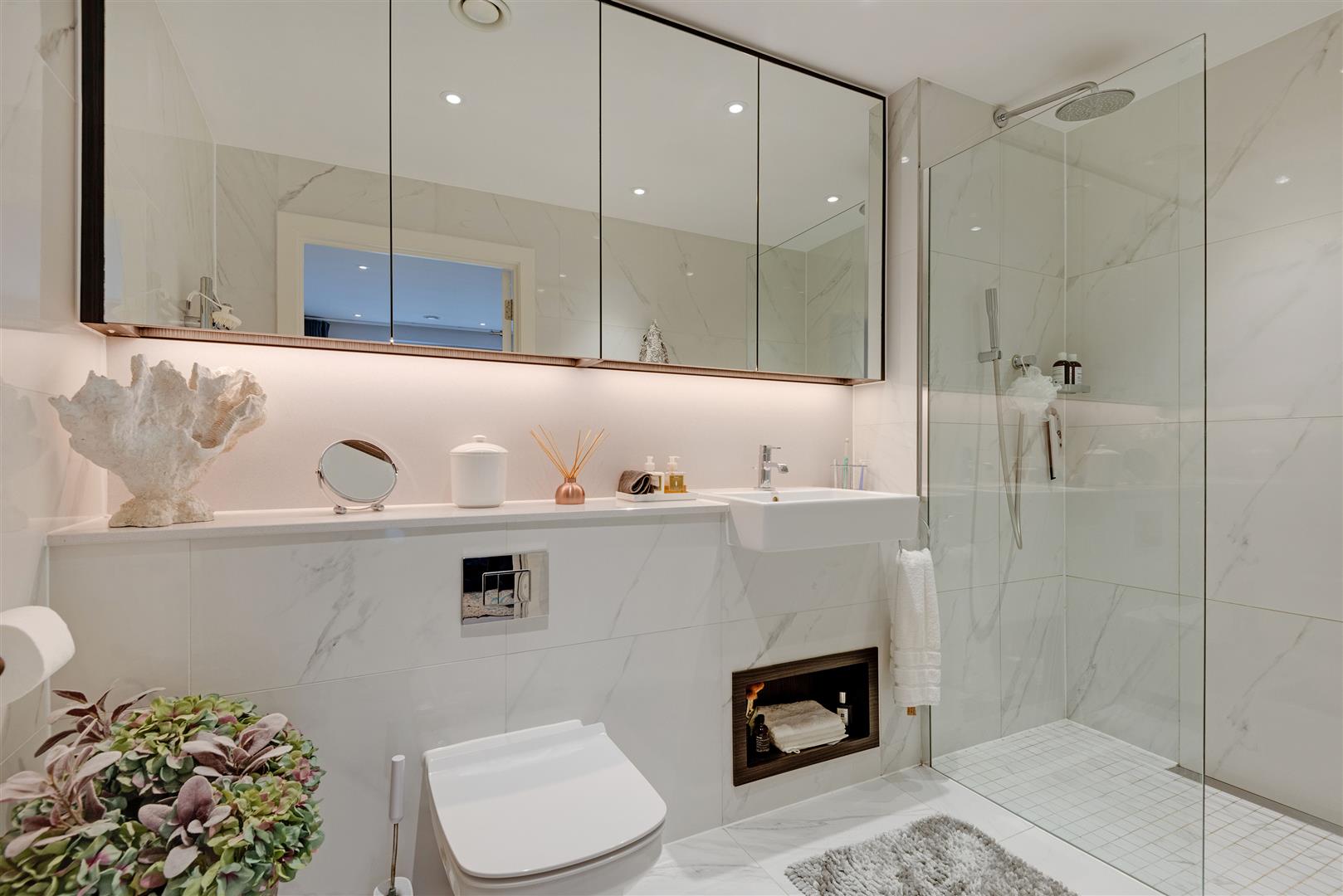 Kidderpore Avenue Hampstead NW3 7AS