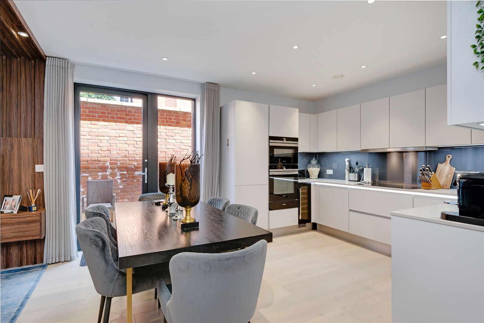 Kidderpore Avenue Hampstead NW3 7AS