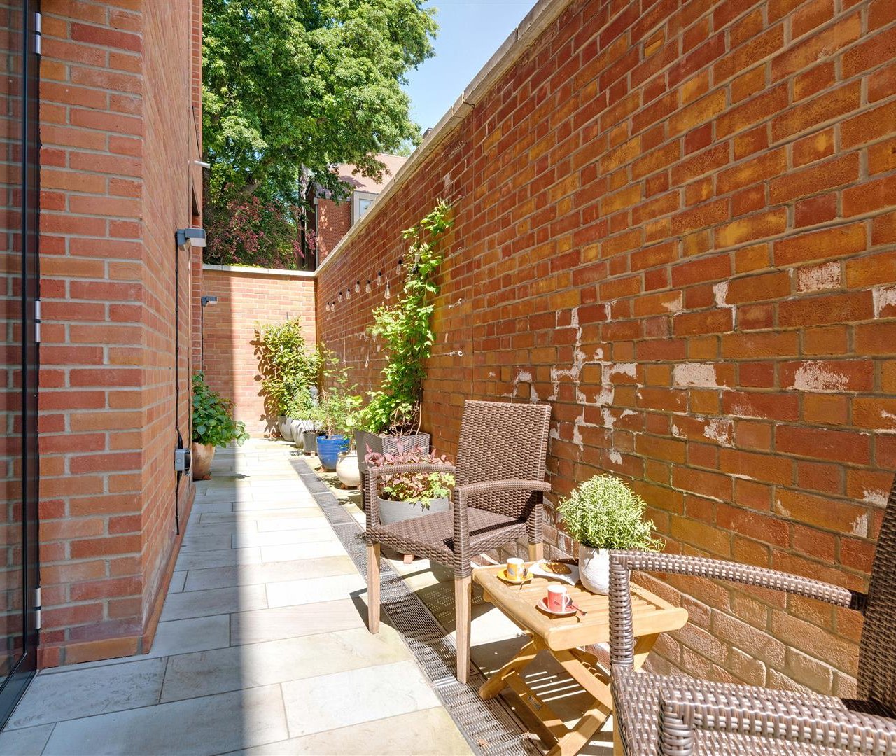 Kidderpore Avenue Hampstead NW3 7AS