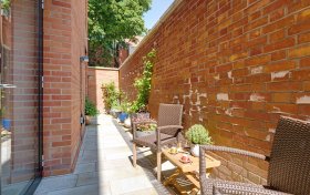 Kidderpore Avenue Hampstead NW3 7AS