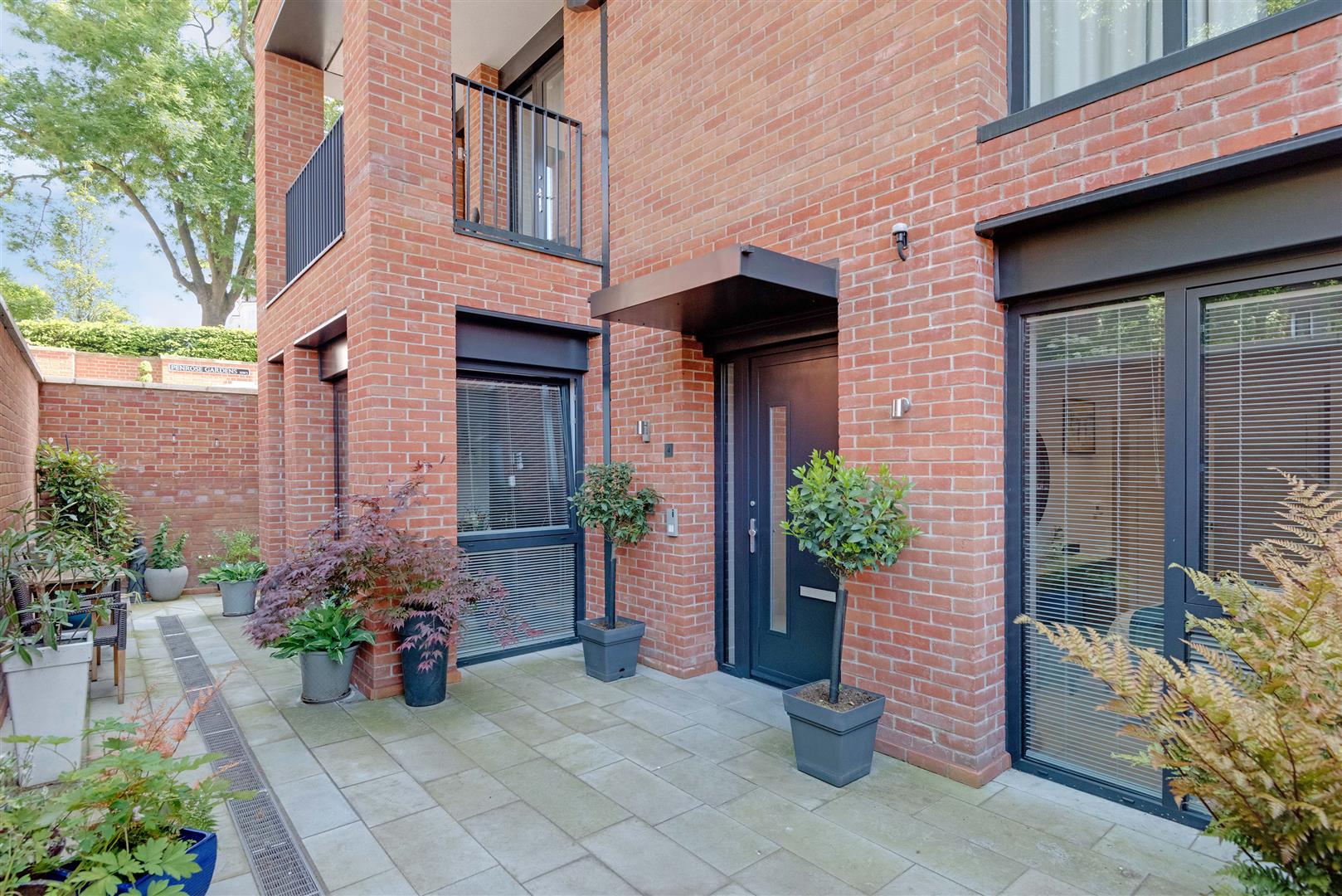 Kidderpore Avenue Hampstead NW3 7AS