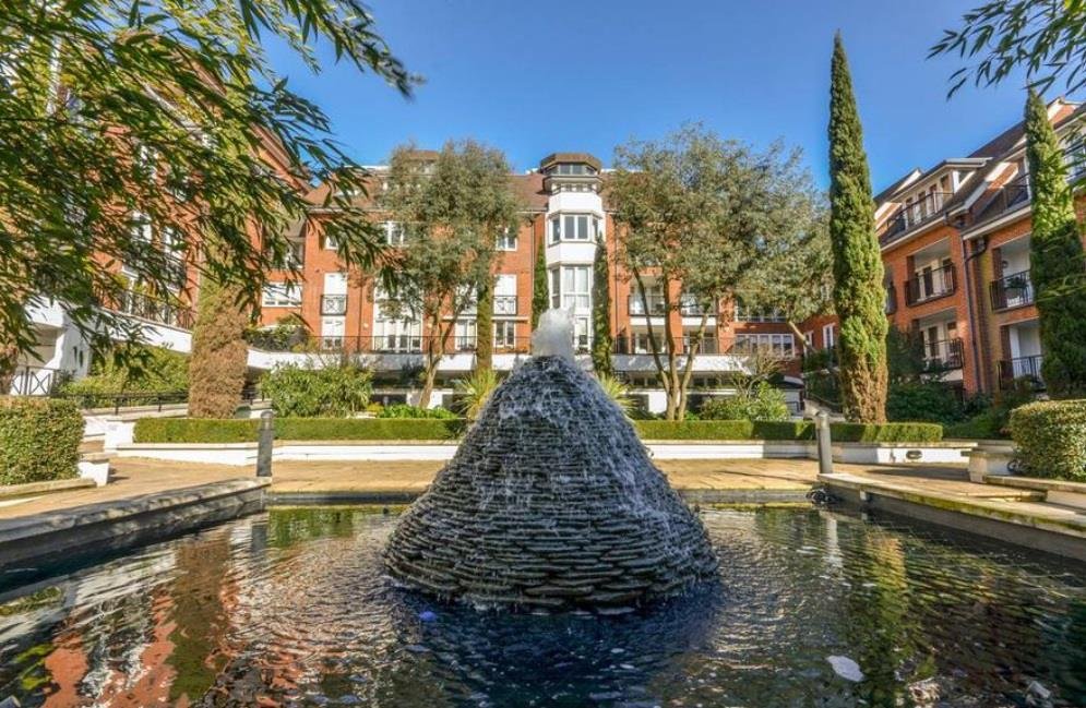 Kidderpore Avenue Hampstead NW3 7SG