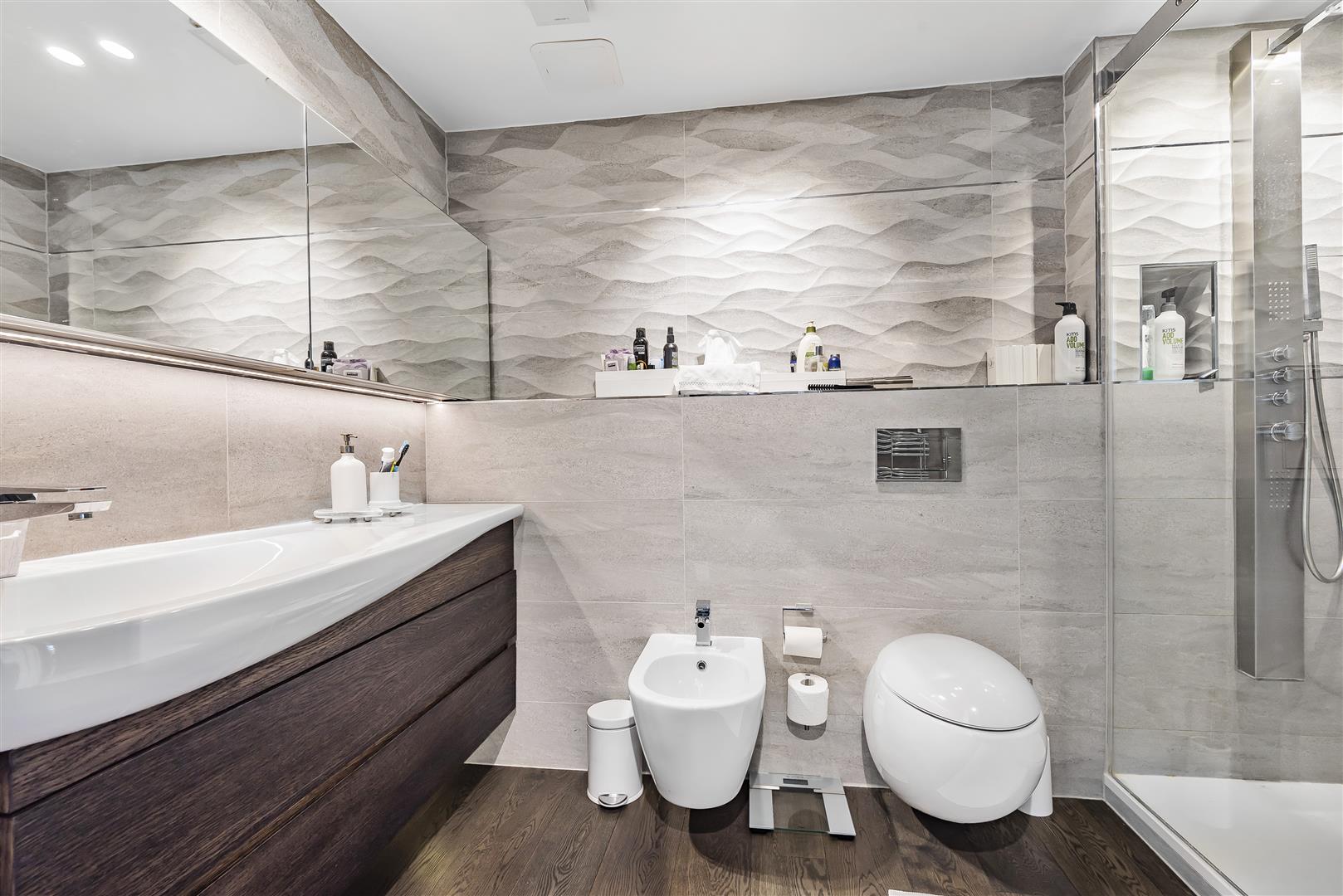 Kidderpore Avenue Hampstead NW3 7SG