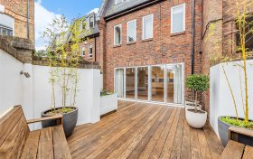 Spencer Walk Hampstead Village NW3 1QZ