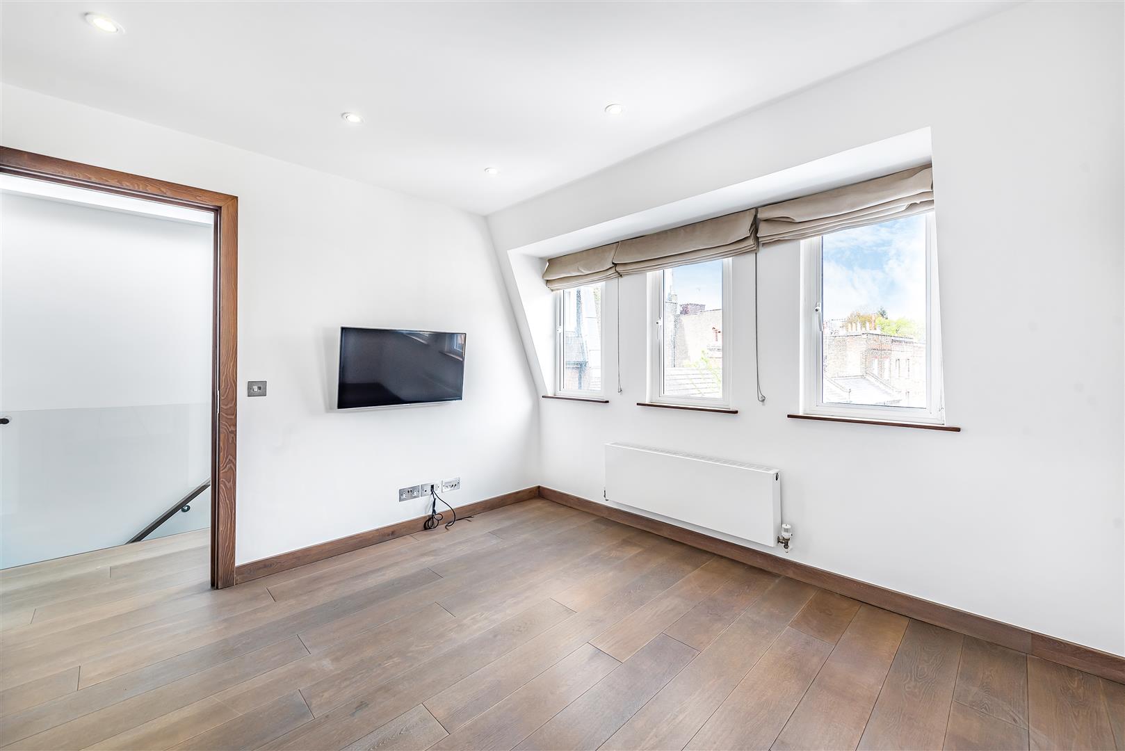 Spencer Walk Hampstead Village NW3 1QZ