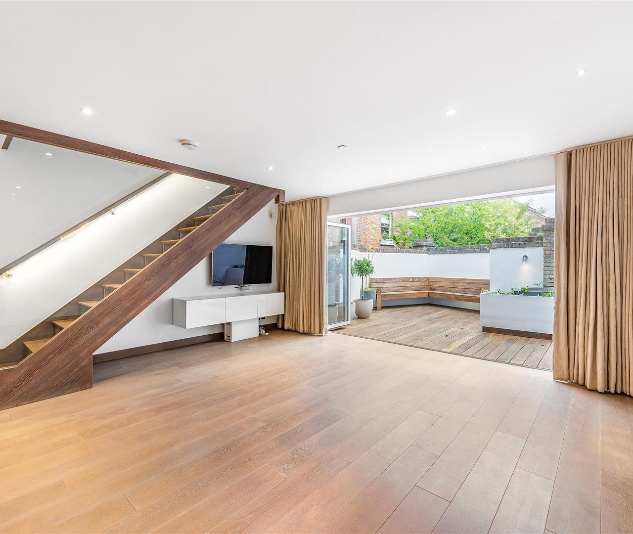 Spencer Walk Hampstead Village NW3 1QZ