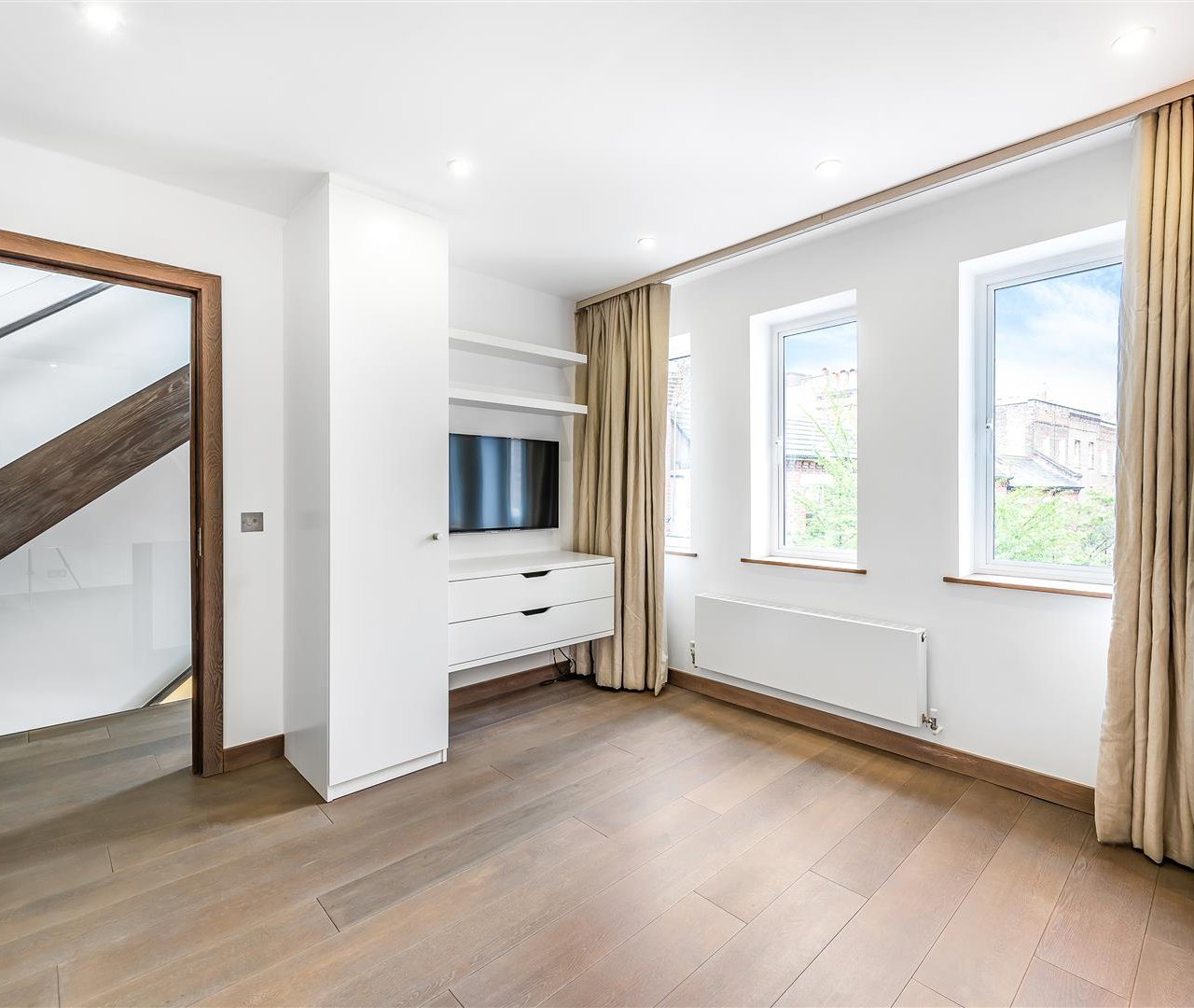 Spencer Walk Hampstead Village NW3 1QZ