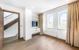 Spencer Walk Hampstead Village NW3 1QZ