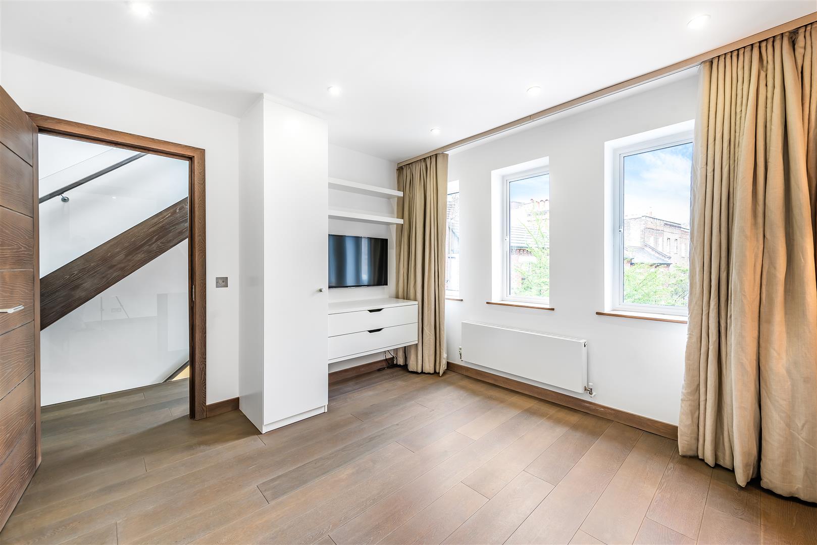 Spencer Walk Hampstead Village NW3 1QZ