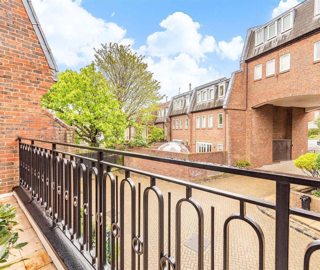 Spencer Walk Hampstead Village NW3 1QZ