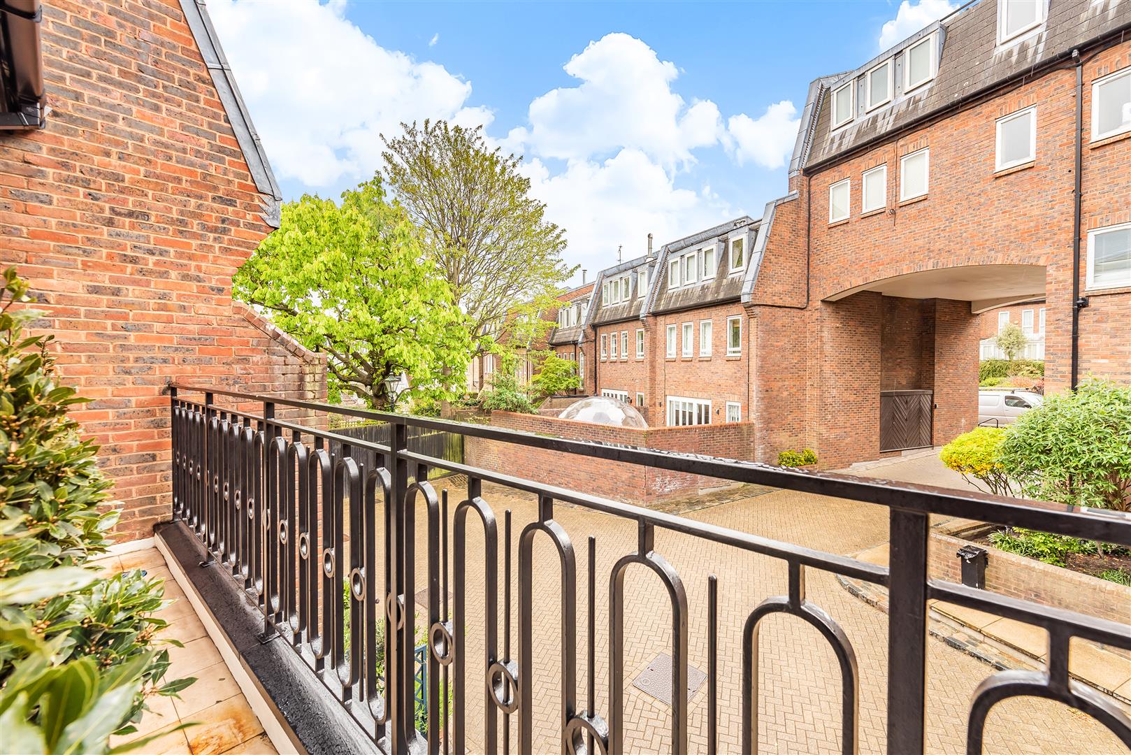 Spencer Walk Hampstead Village NW3 1QZ