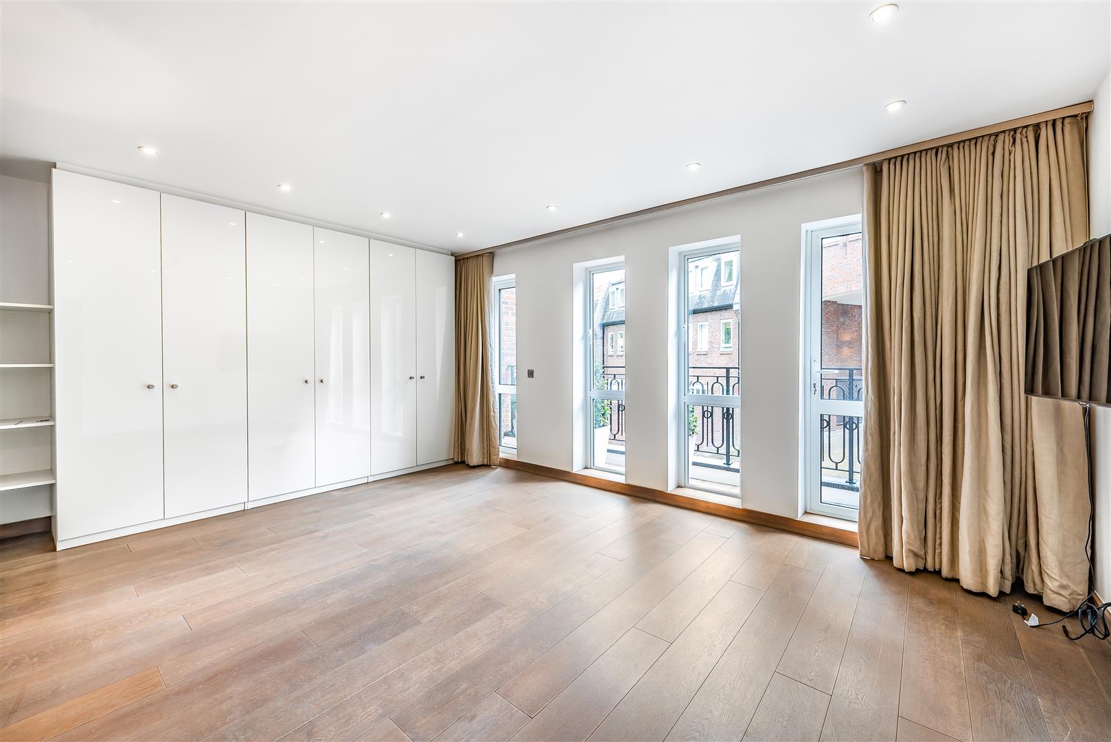 Spencer Walk Hampstead Village NW3 1QZ