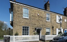 Squires Mount Cottages Hampstead NW3 1EE