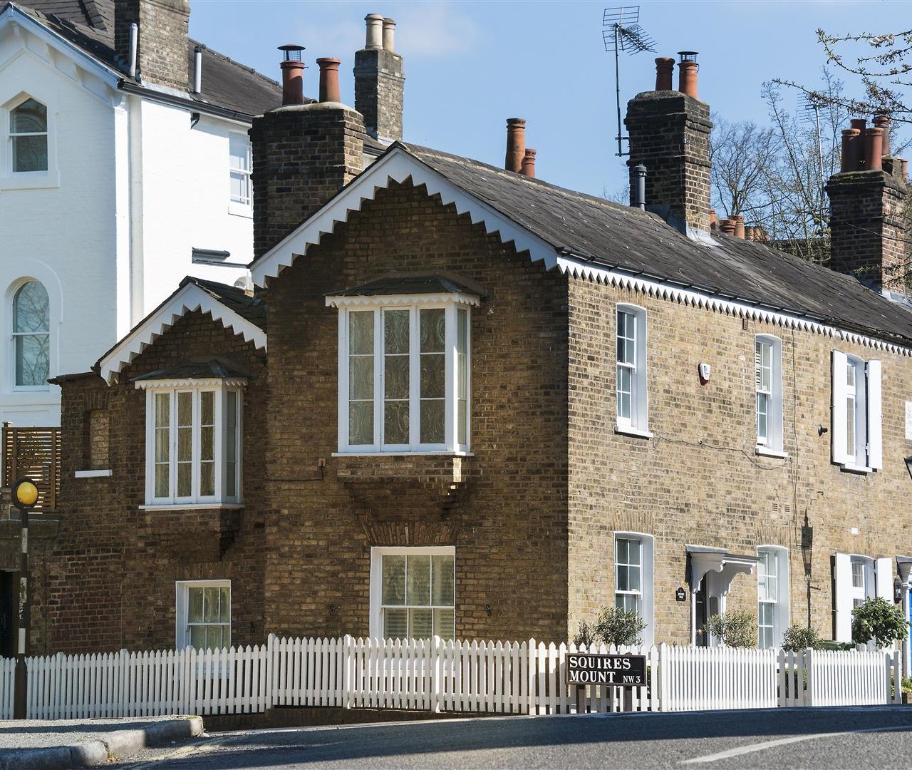 Squires Mount Cottages Hampstead NW3 1EE