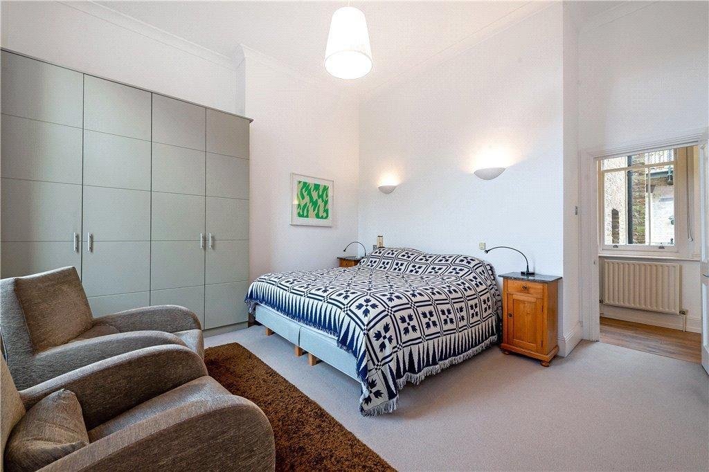 Upper Hampstead Walk Hampstead Village NW3 1DE