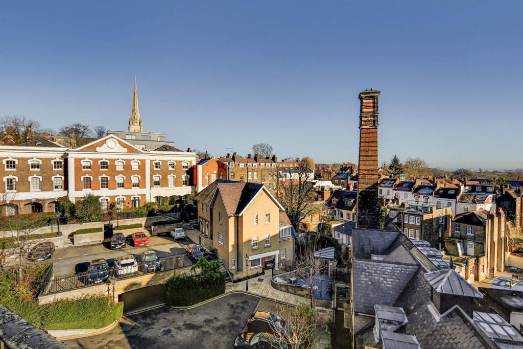 Upper Hampstead Walk Hampstead Village NW3 1DE