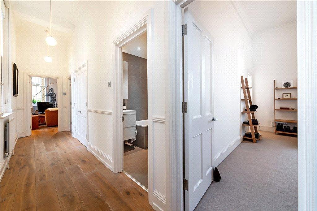 Upper Hampstead Walk Hampstead Village NW3 1DE