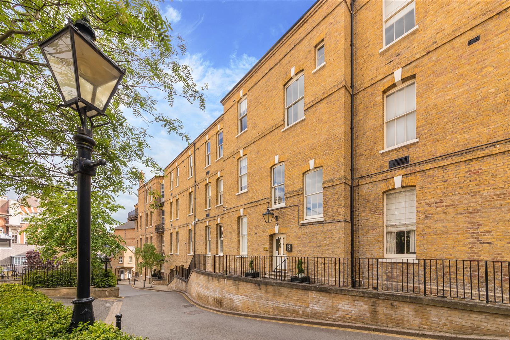 Upper Hampstead Walk Hampstead Village NW3 1DE