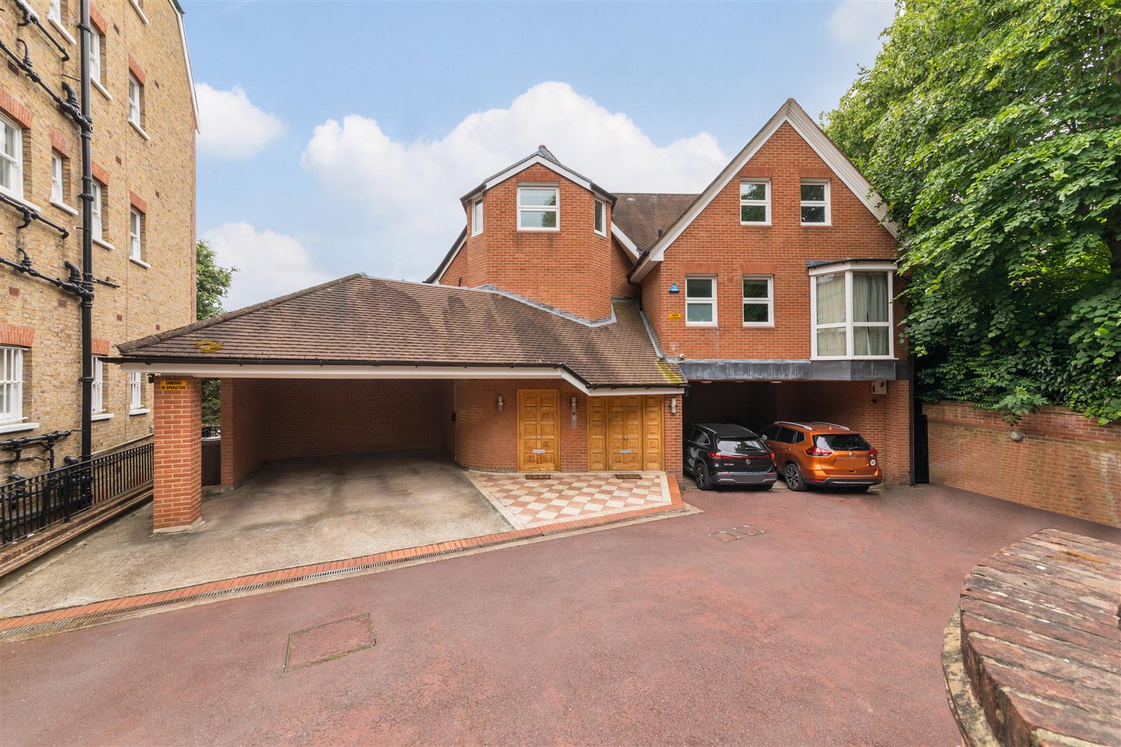 Netherhall Gardens Hampstead NW3 5RL