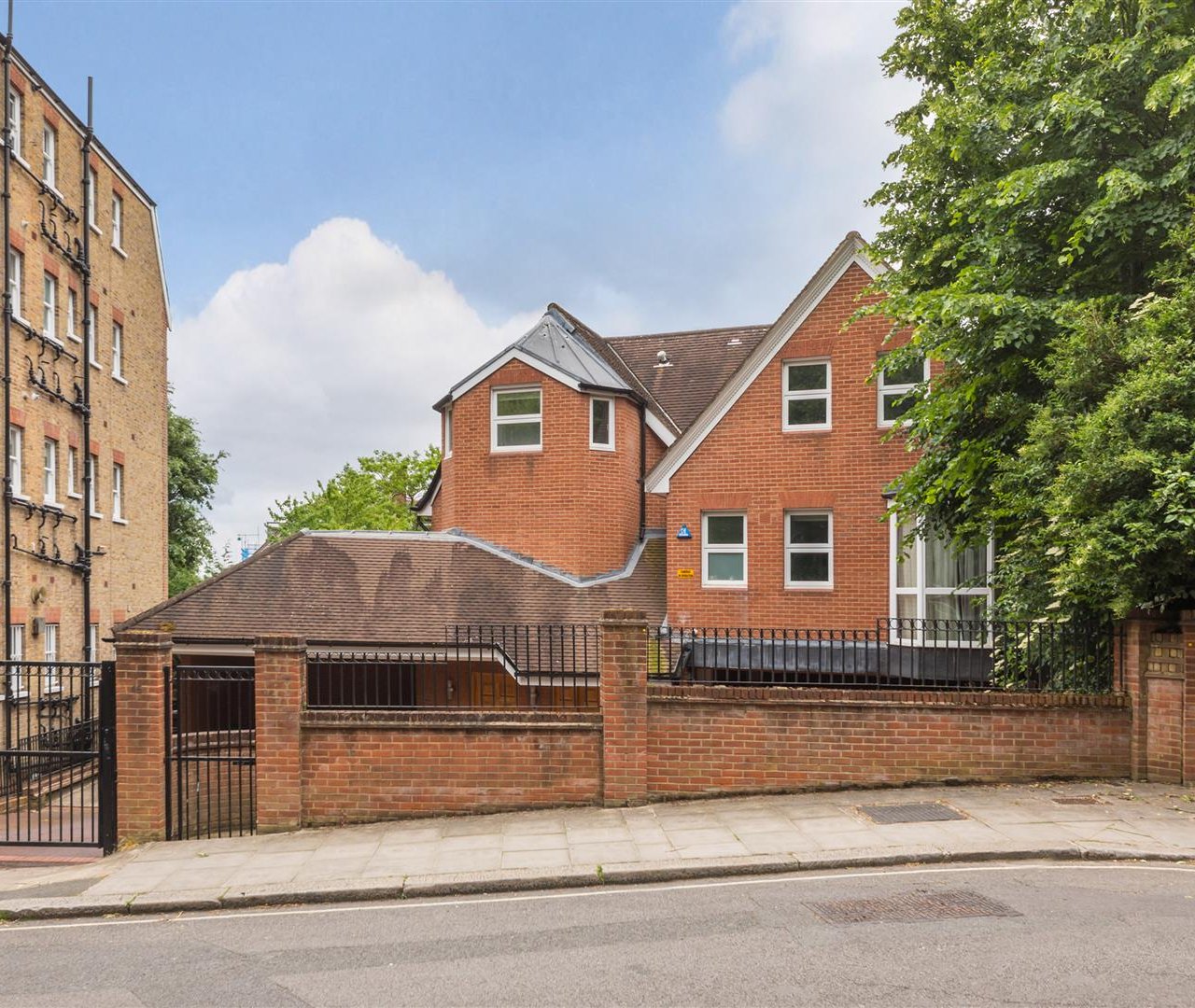 Netherhall Gardens Hampstead NW3 5RL