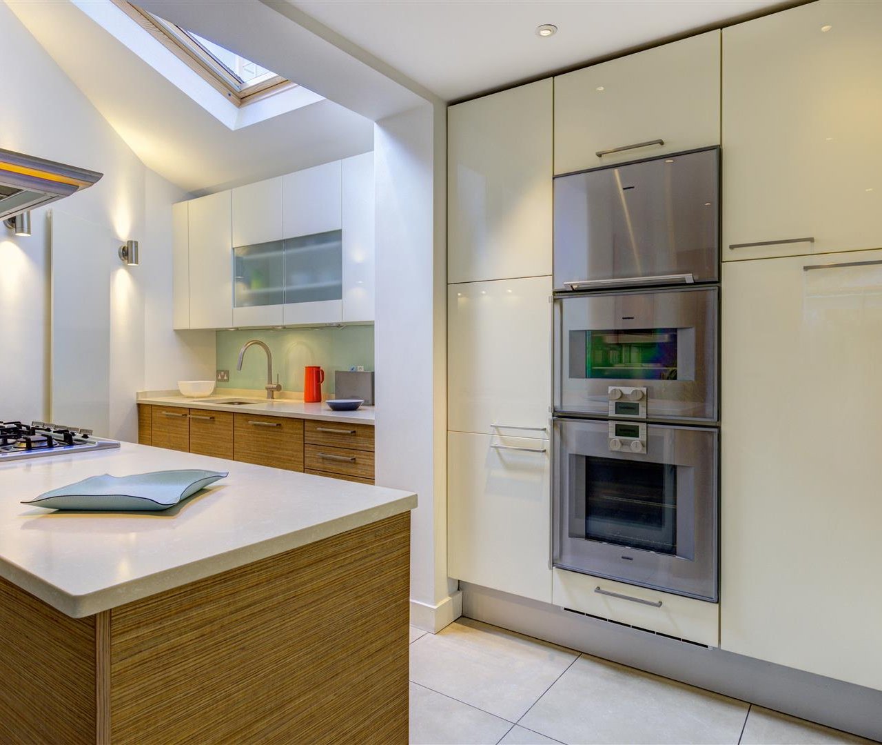 Dukes Head Yard Highgate Village N6 5JQ