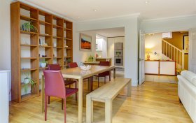 Dukes Head Yard Highgate Village N6 5JQ