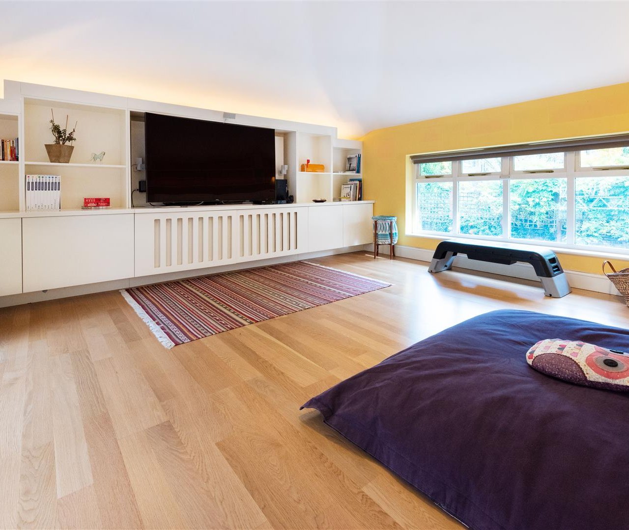 Dukes Head Yard Highgate Village N6 5JQ