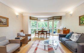 Greenaway Gardens, London, NW3 7DH