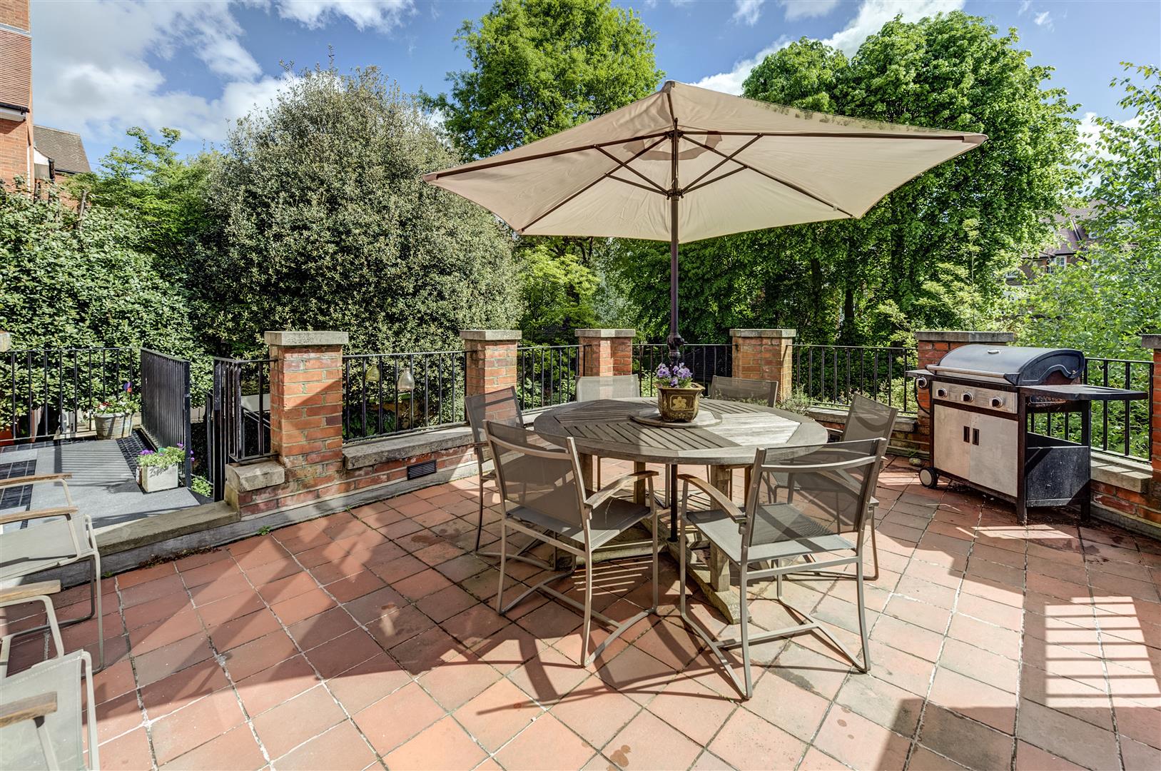 Hollycroft Avenue Hampstead NW3 7QJ