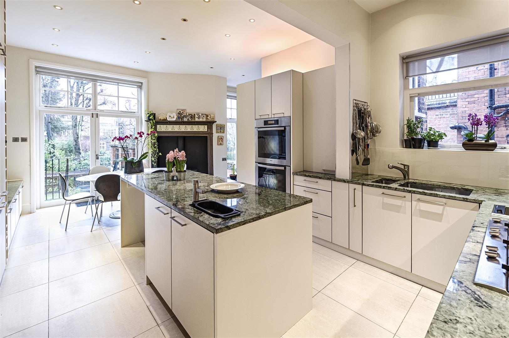 Hollycroft Avenue Hampstead NW3 7QJ