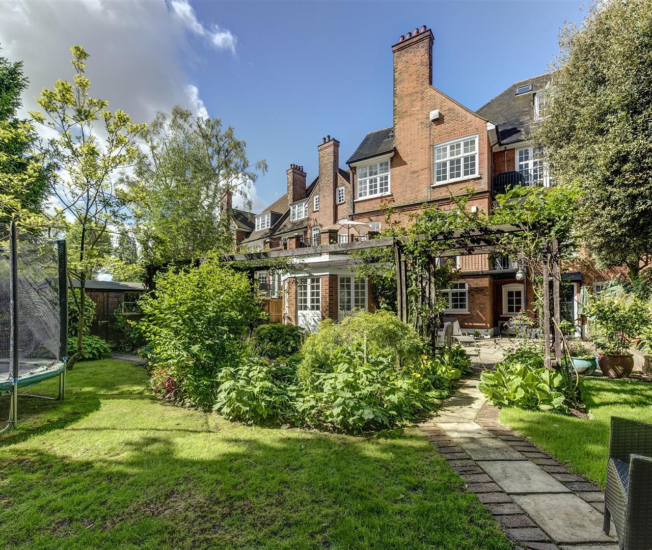 Hollycroft Avenue Hampstead NW3 7QJ