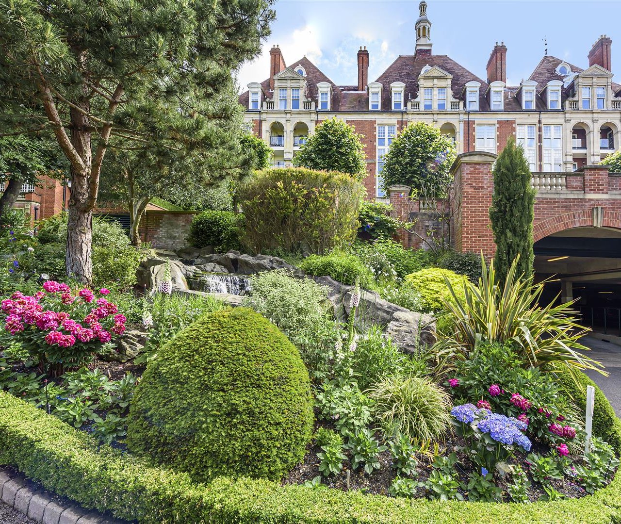 Frognal Rise London NW3 6PZ