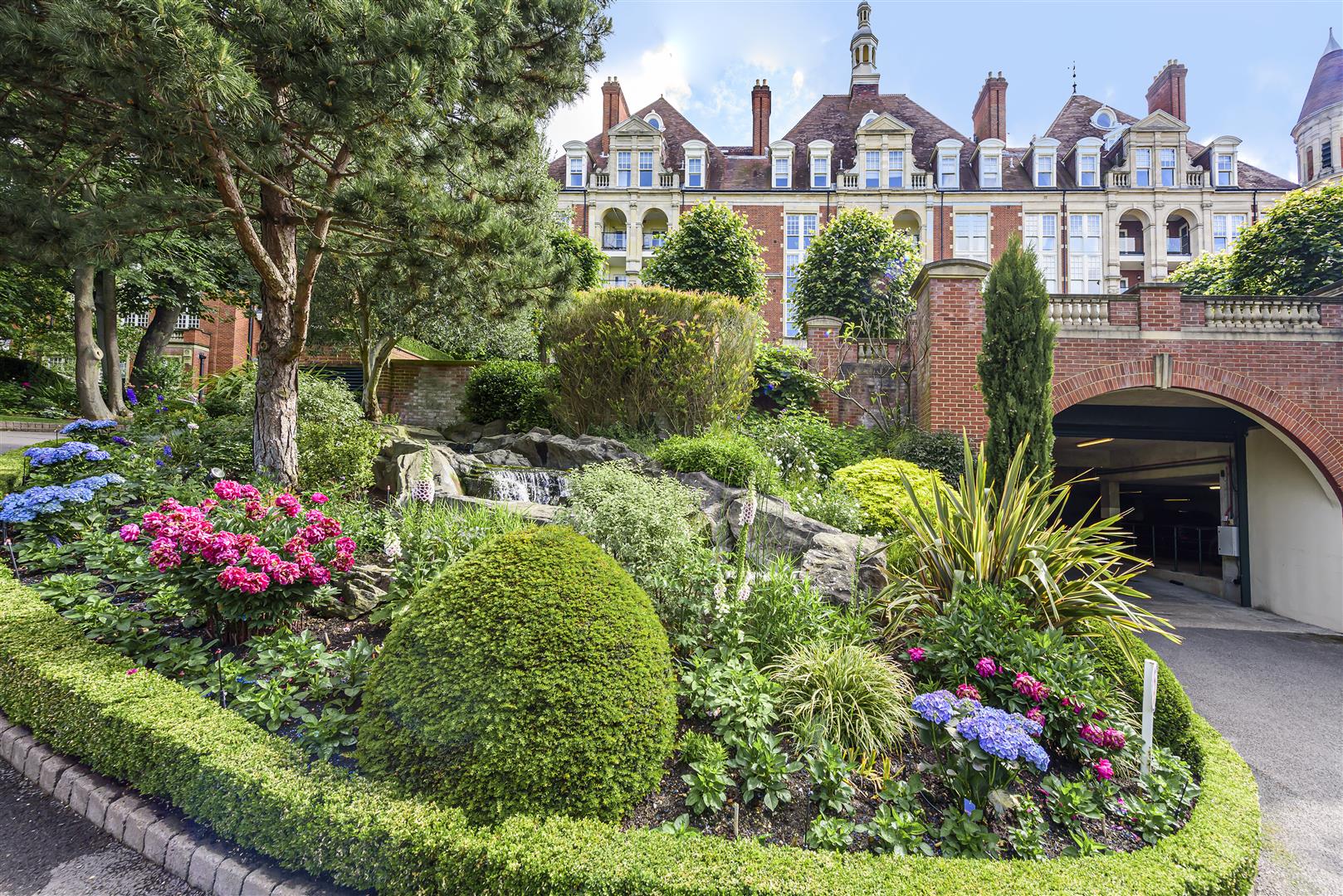 Frognal Rise London NW3 6PZ