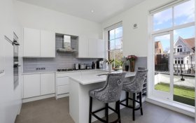 Maresfield Gardens, Hampstead, NW3 5SG