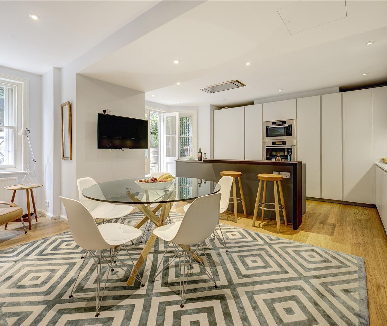 Windmill Hill Hampstead Village NW3 6RU