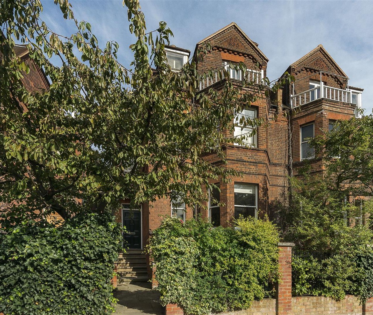 Windmill Hill Hampstead Village NW3 6RU