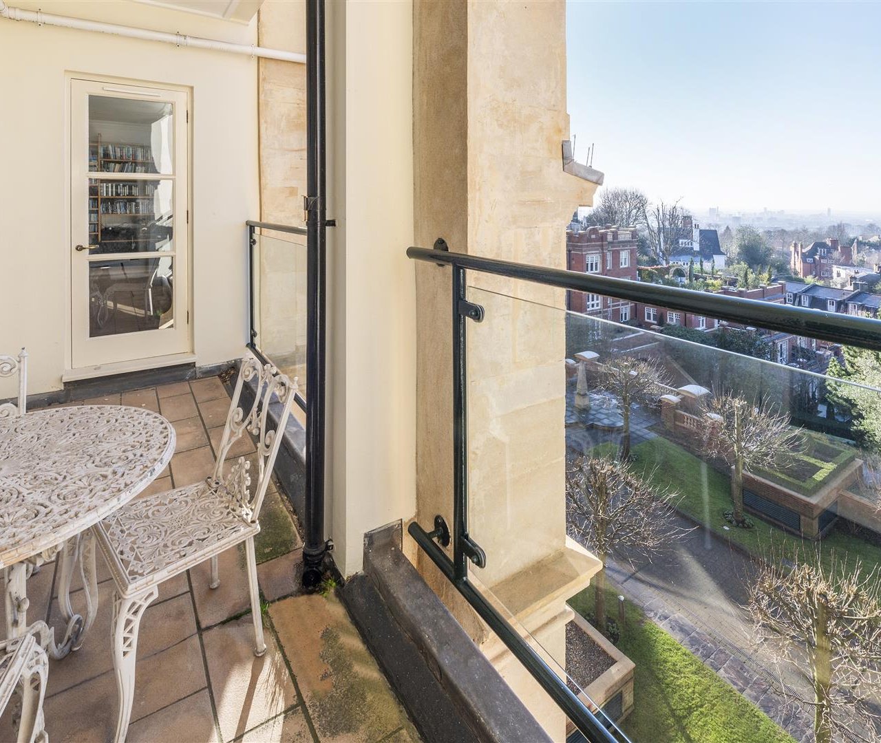 Frognal Rise Hampstead Village NW3 6PZ