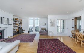 Frognal Rise Hampstead Village NW3 6PZ