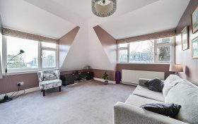 Frognal Hampstead NW3 6XT