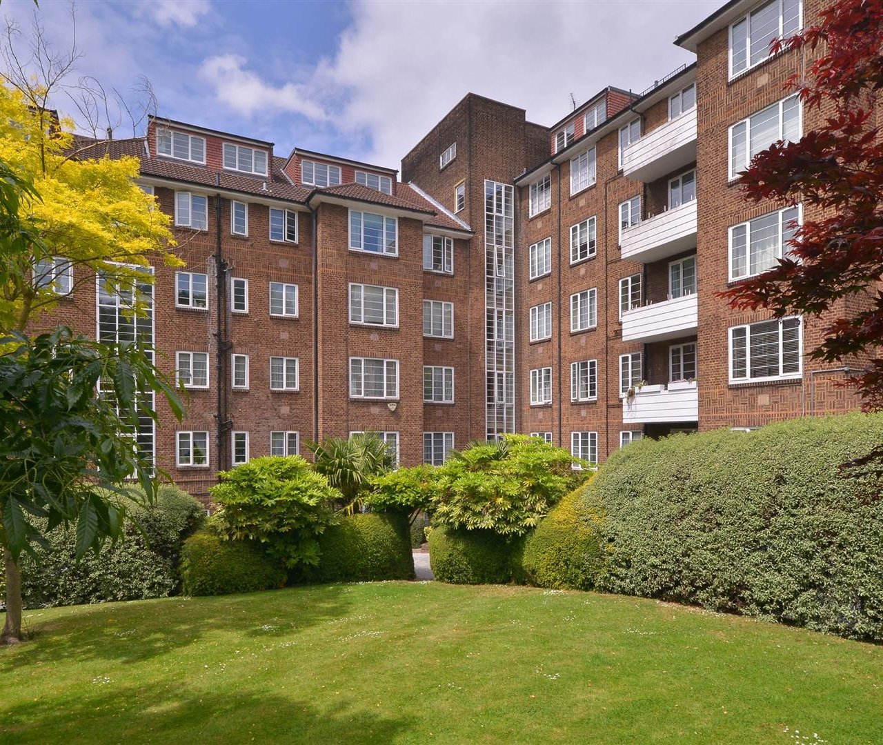 Finchley Road Hampstead NW3 7TS