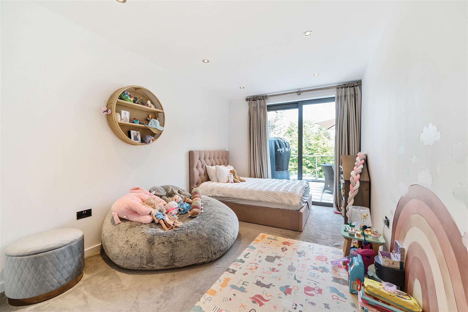 Finchley Road Hampstead NW3 7AJ