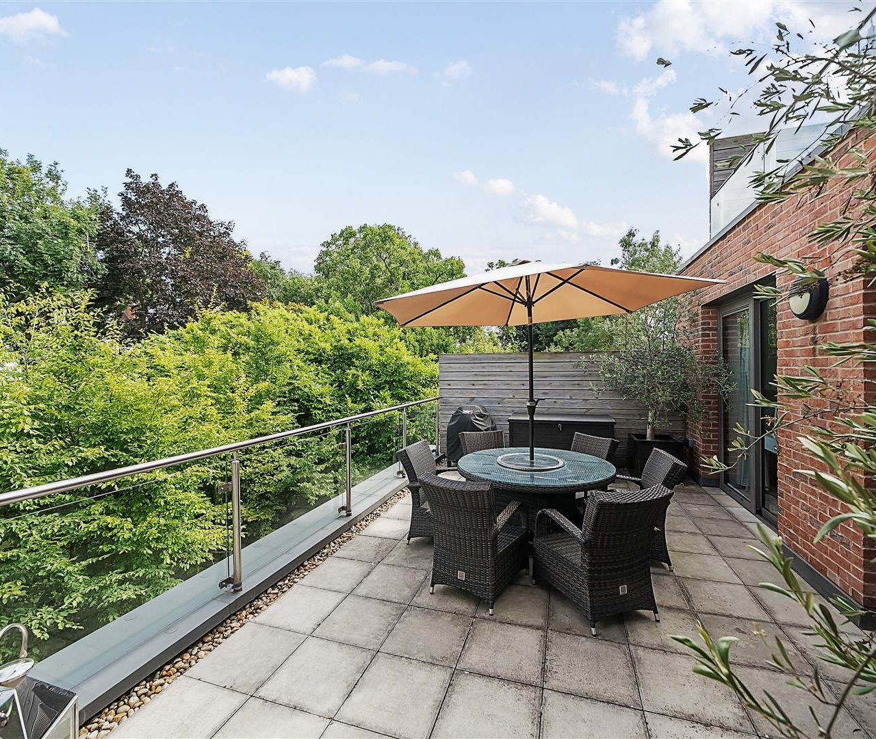 Finchley Road Hampstead NW3 7AJ