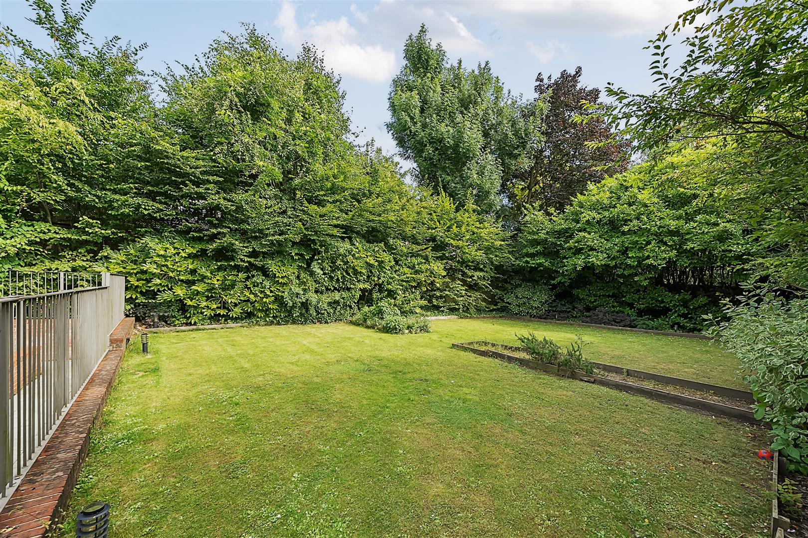 Finchley Road Hampstead NW3 7AJ