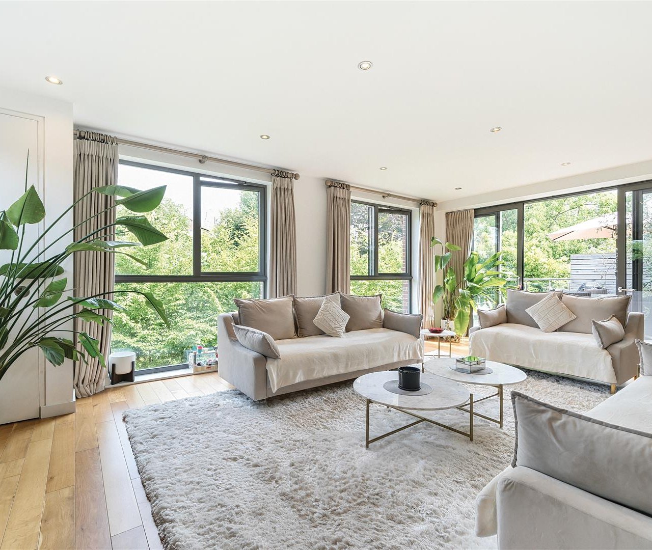 Finchley Road Hampstead NW3 7AJ