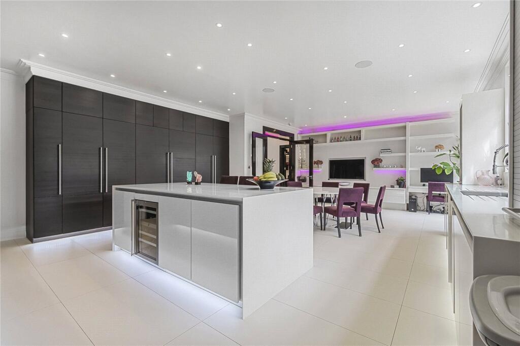 Sheldon Avenue London N6 4ND