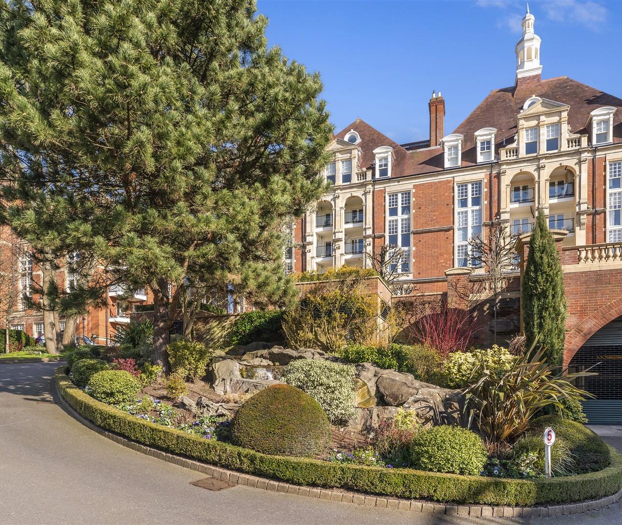 Frognal Rise Hampstead Village NW3 6PZ