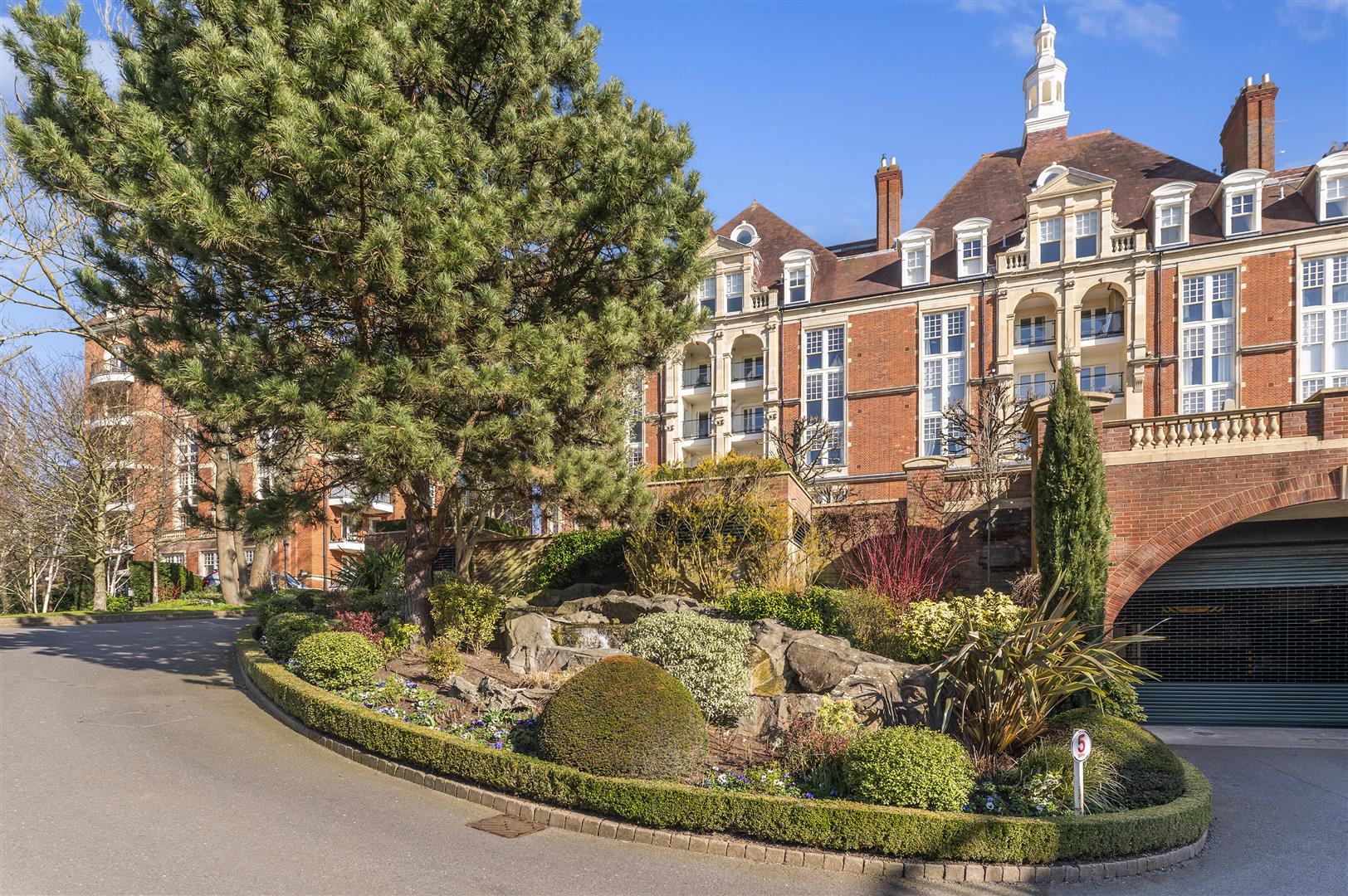 Frognal Rise Hampstead Village NW3 6PZ