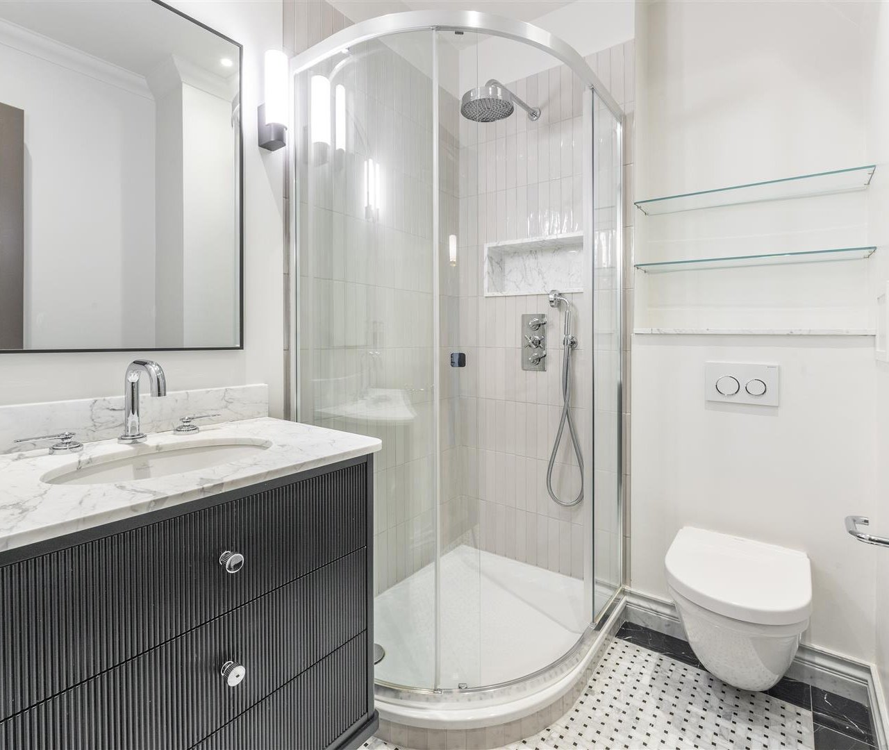 Frognal Rise Hampstead Village NW3 6PZ