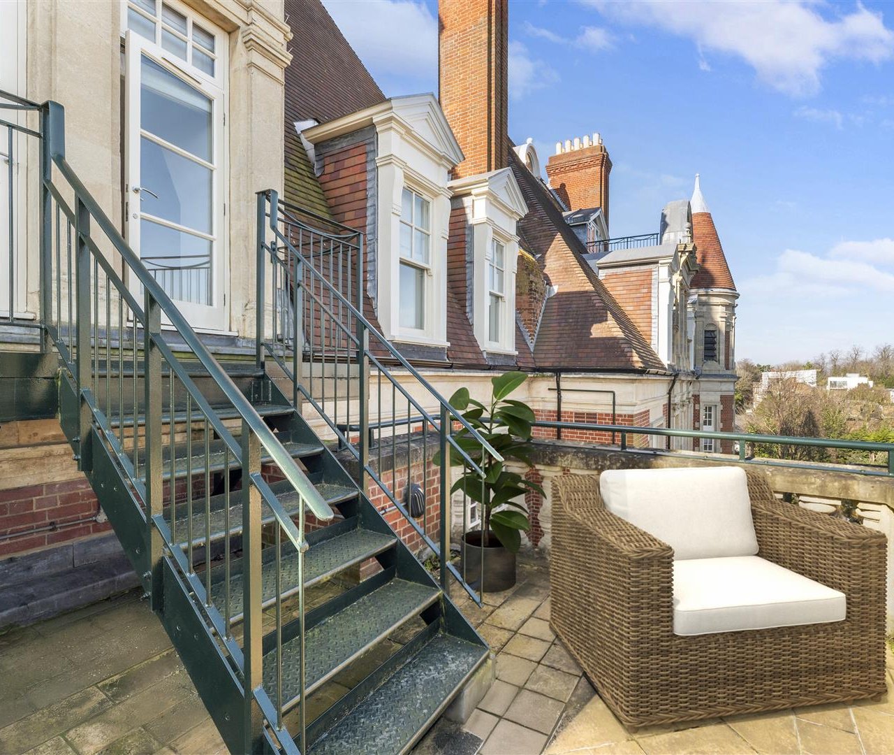 Frognal Rise Hampstead Village NW3 6PZ